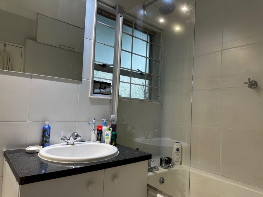 To Let 2 Bedroom Property for Rent in Vredehoek Western Cape